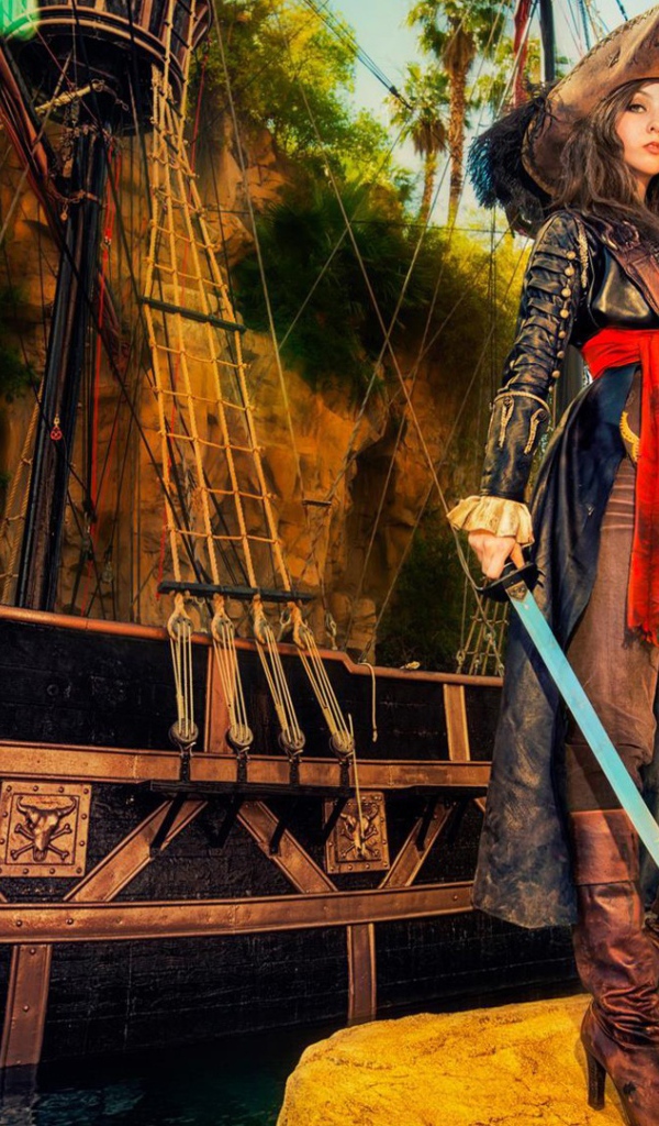 Девушки в одежде пиратов