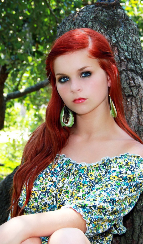 Рыжеволосая девушка Каролина Кейт