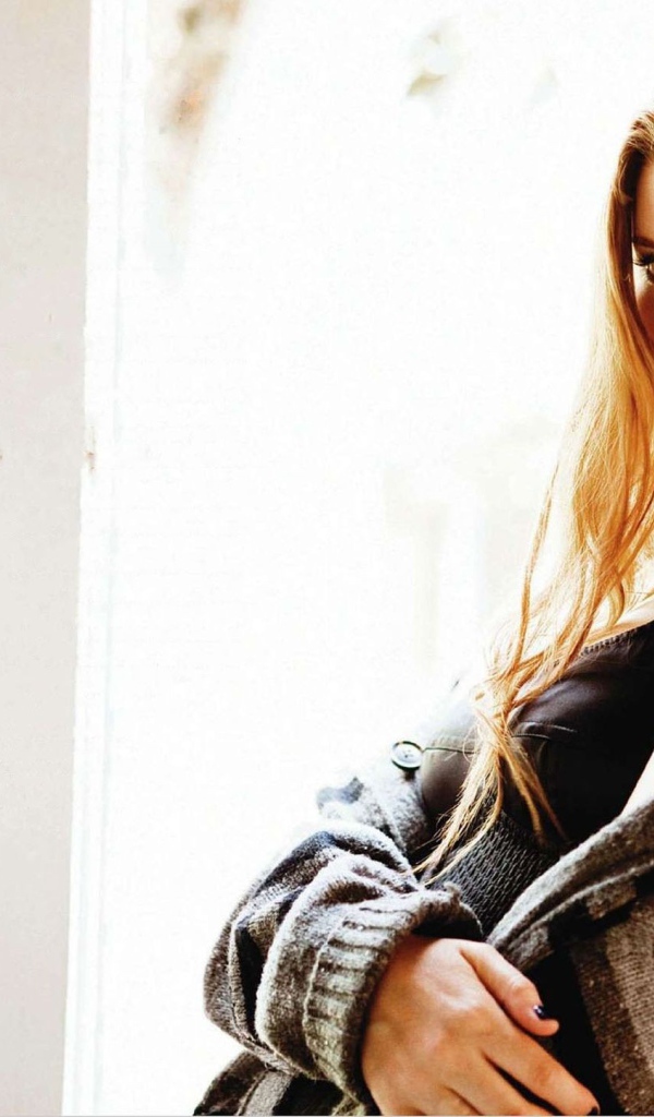 Рыжая девушка Кейт Мара