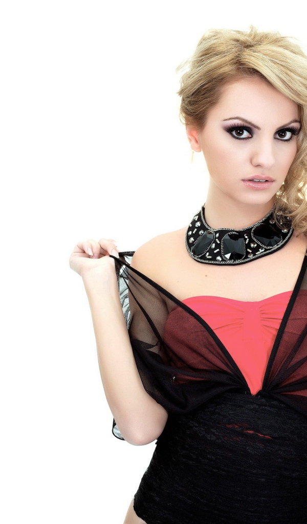 Румынская певица Александра Стан