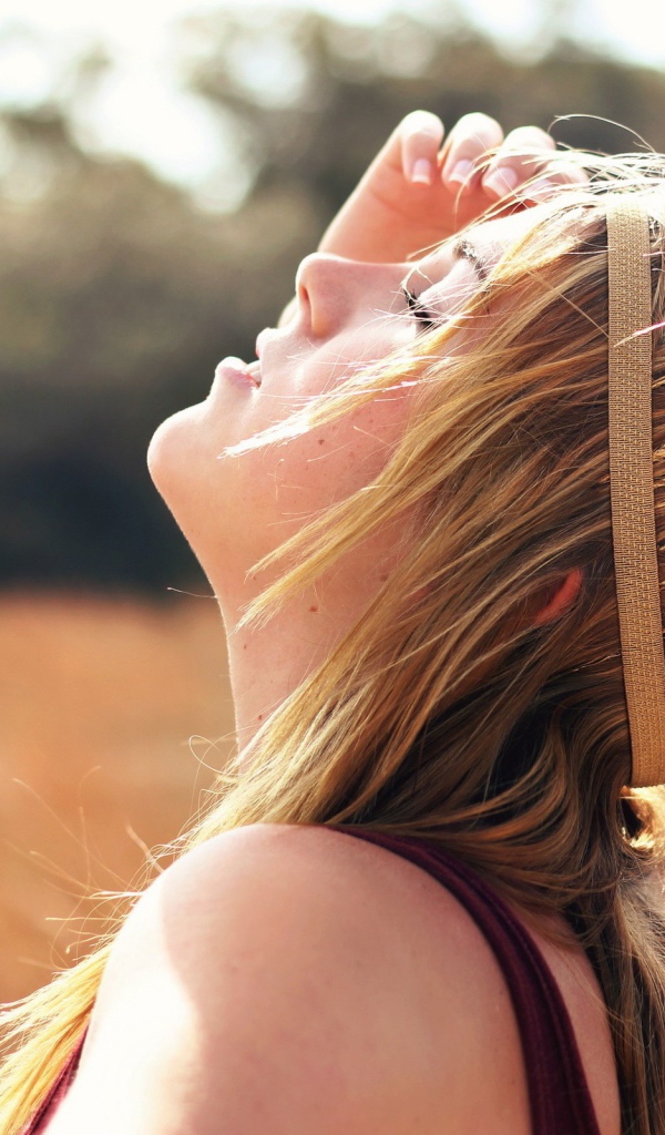 Колоски в виде короны у девушки