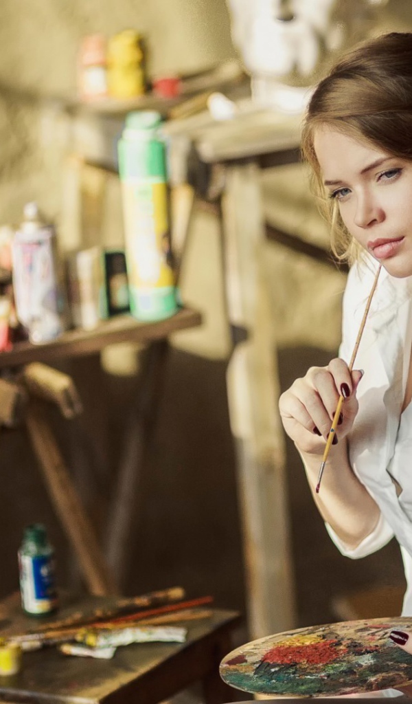 Художник в мастерской