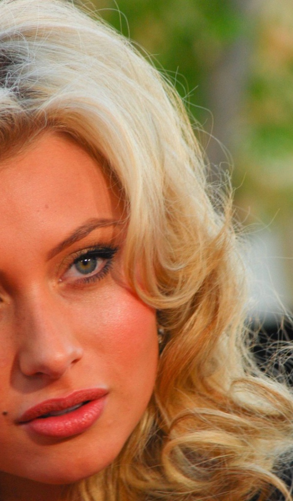 Певица из США Эли Мичалка