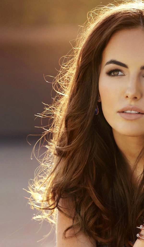 Задумчивая девушка Камилла Белль