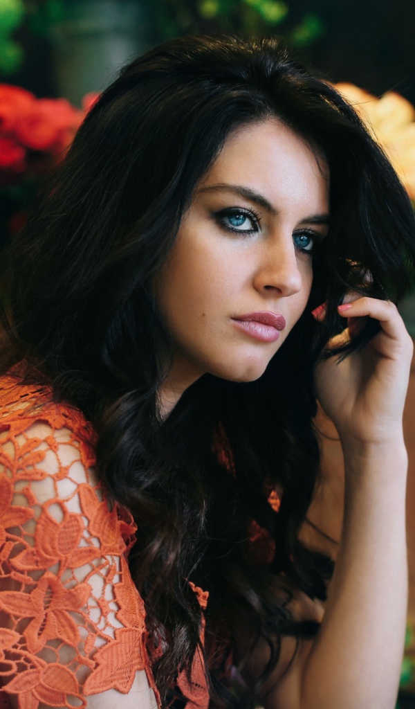 Красивая девушка Aurela Skandaj