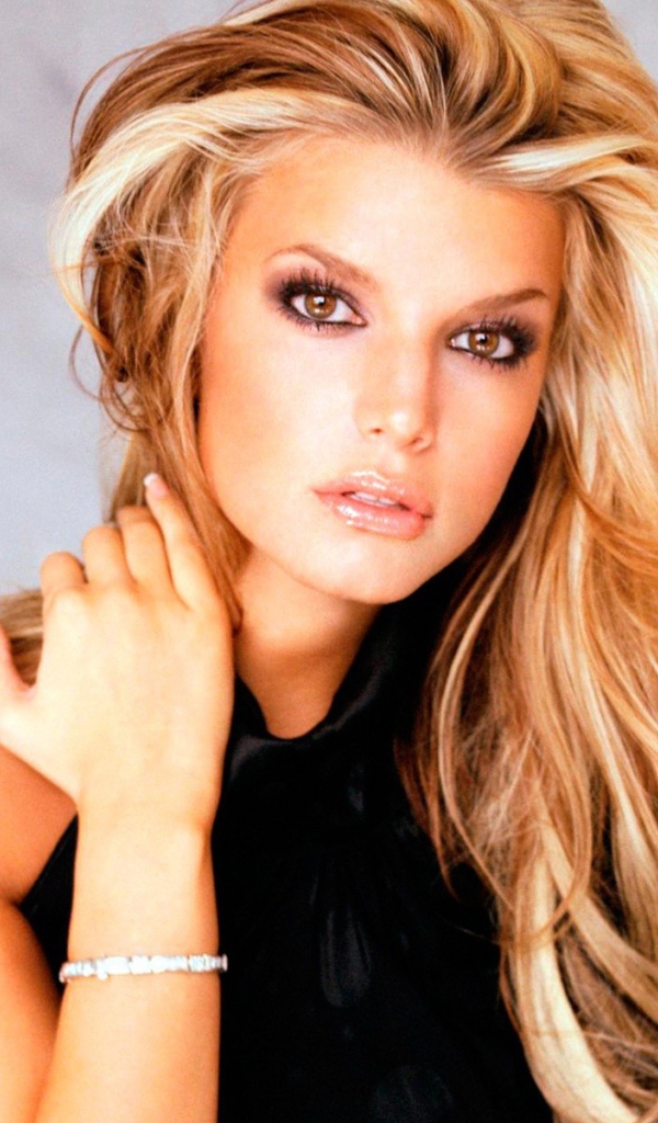 Красивая девушка Джессика Симпсон