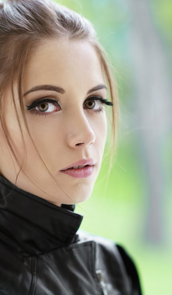 Красивая девушка Ксения Кокорева