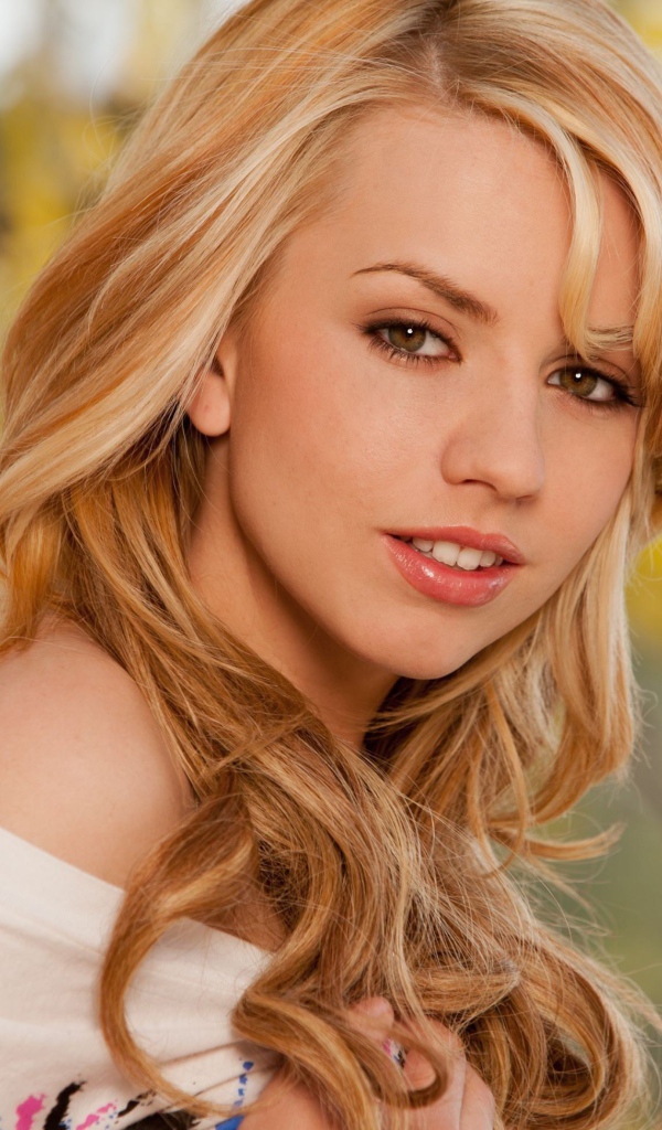 Милая девушка Lexi Belle