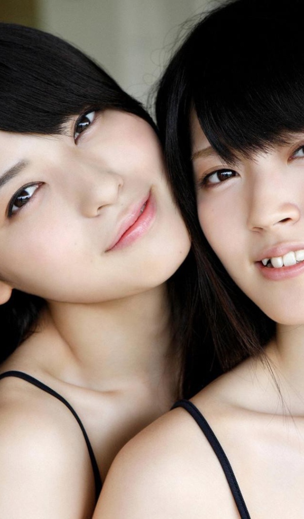 Две девушки сестры из Японии