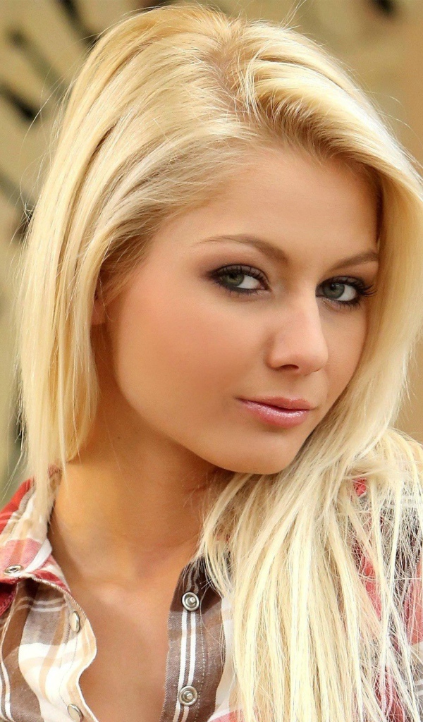 Красивая девушка Annely Gerritsen