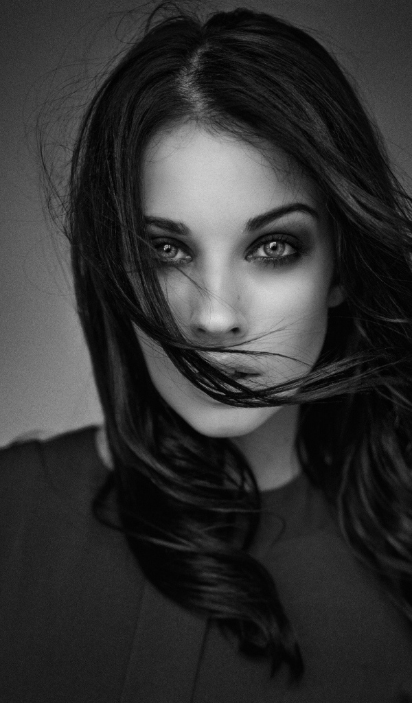 Черно белое фото модели Аллы Бергер