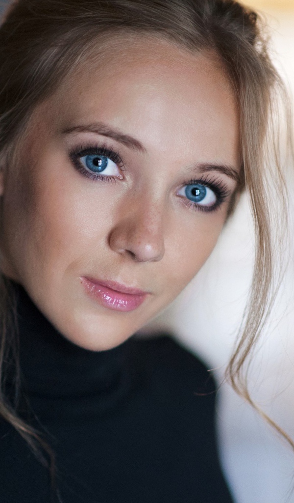 Голубоглазая модель Даша Шовкопляс