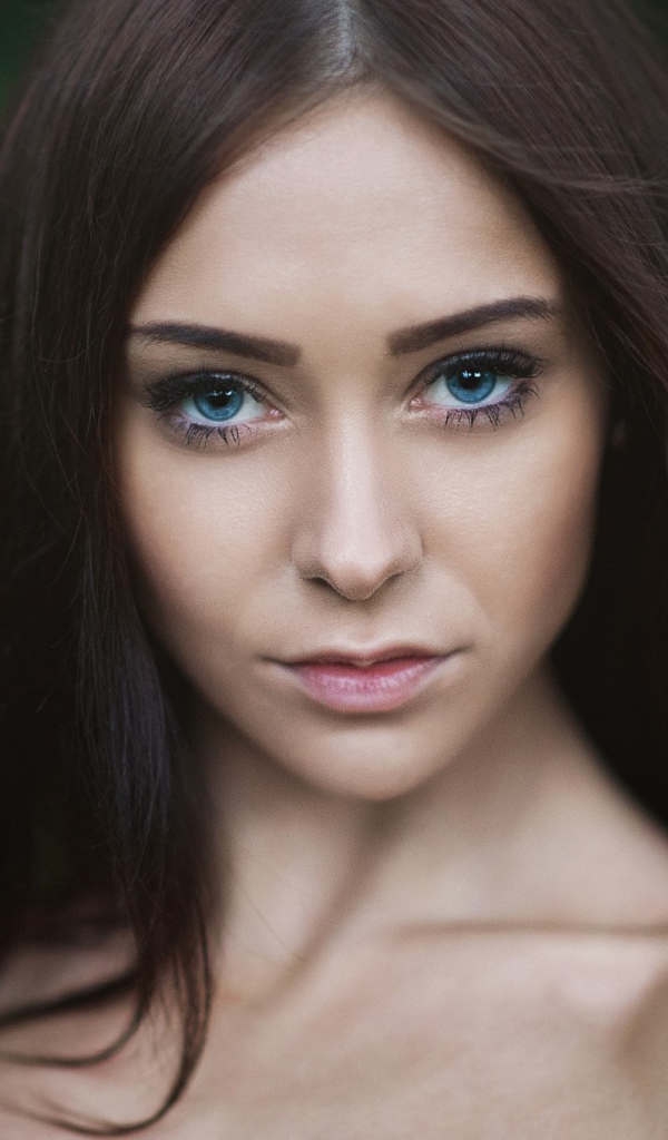 Голубоглазая модель Victoria Unknown