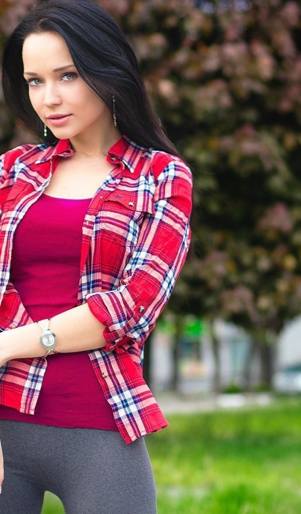 Брюнетка Ангелина Петрова