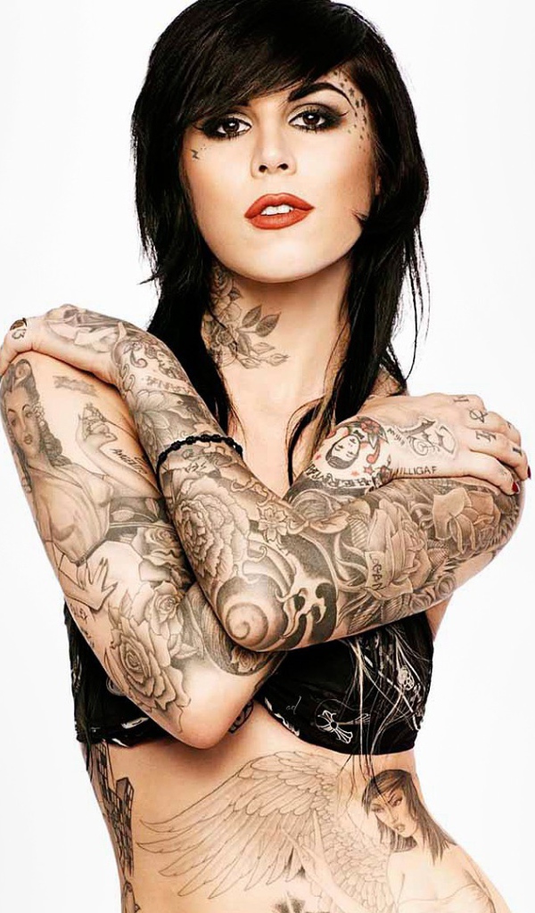 Модель брюнетка Kat Von D