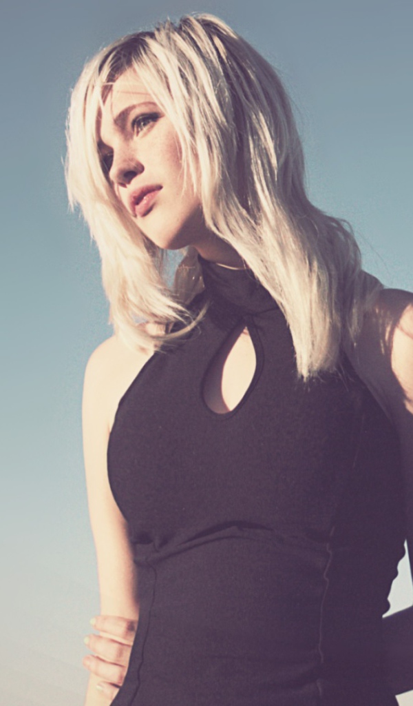 Модель блондинка Devon Jade