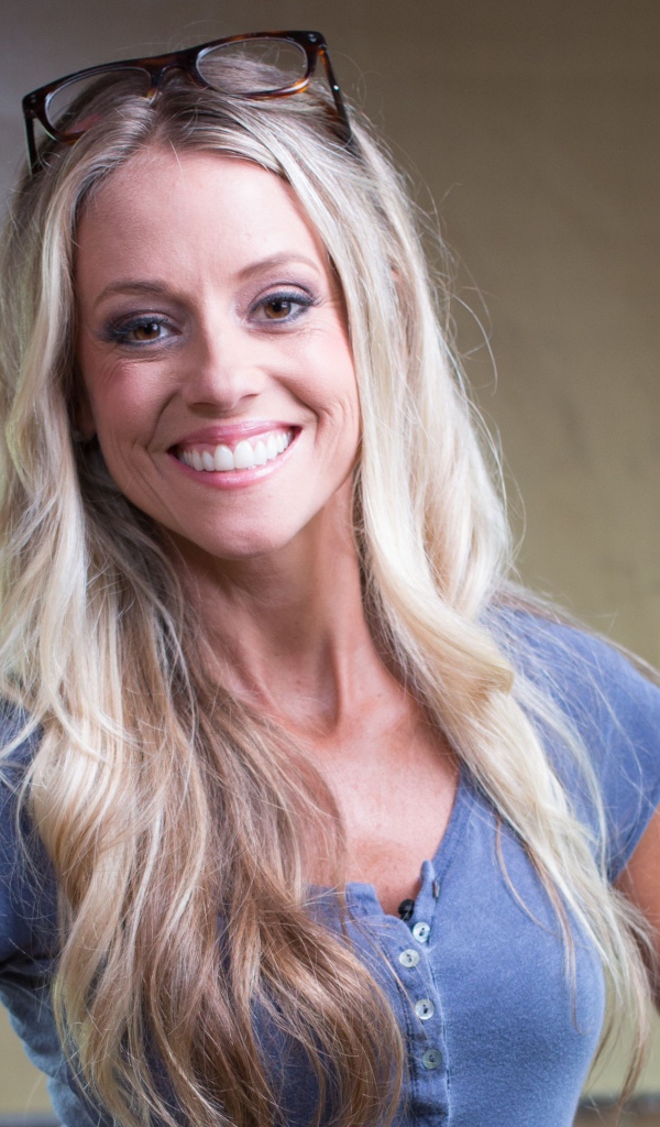 Модель блондинка Николь Кертис