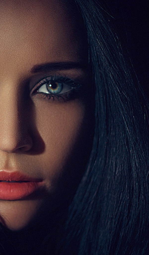 Модель брюнетка Ангелина Петрова