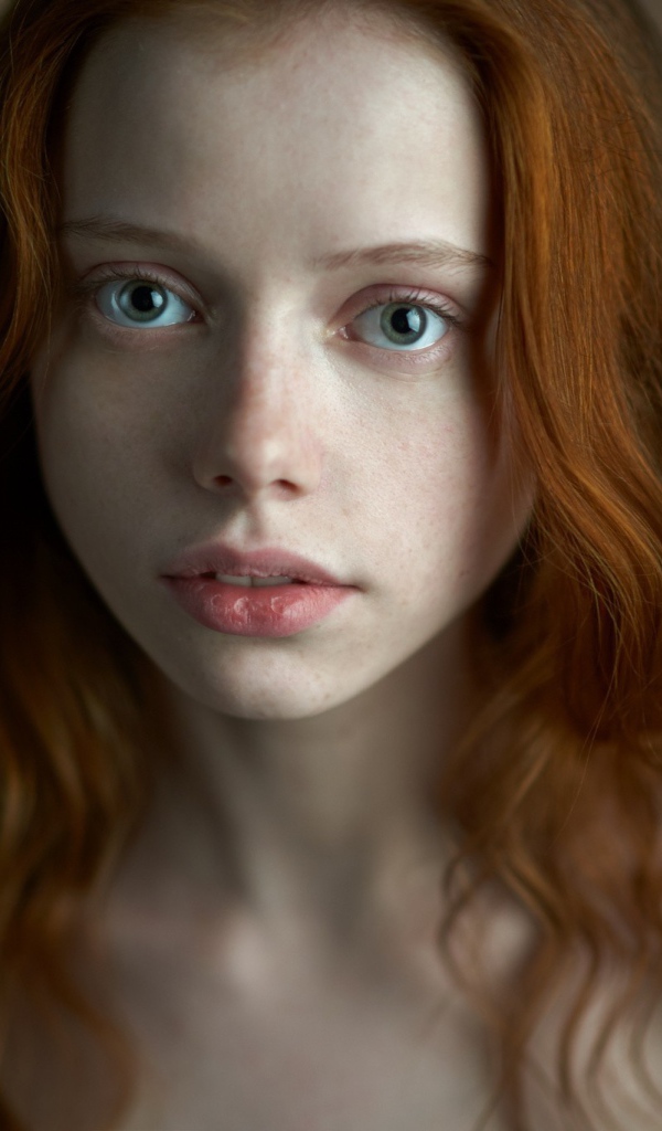 Рыжая модель, портрет