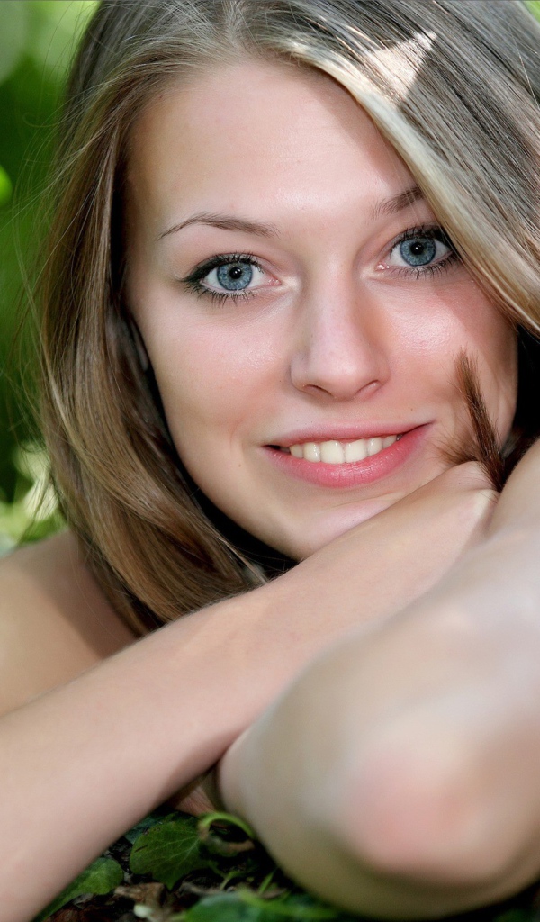 Улыбчивая модель Тамара