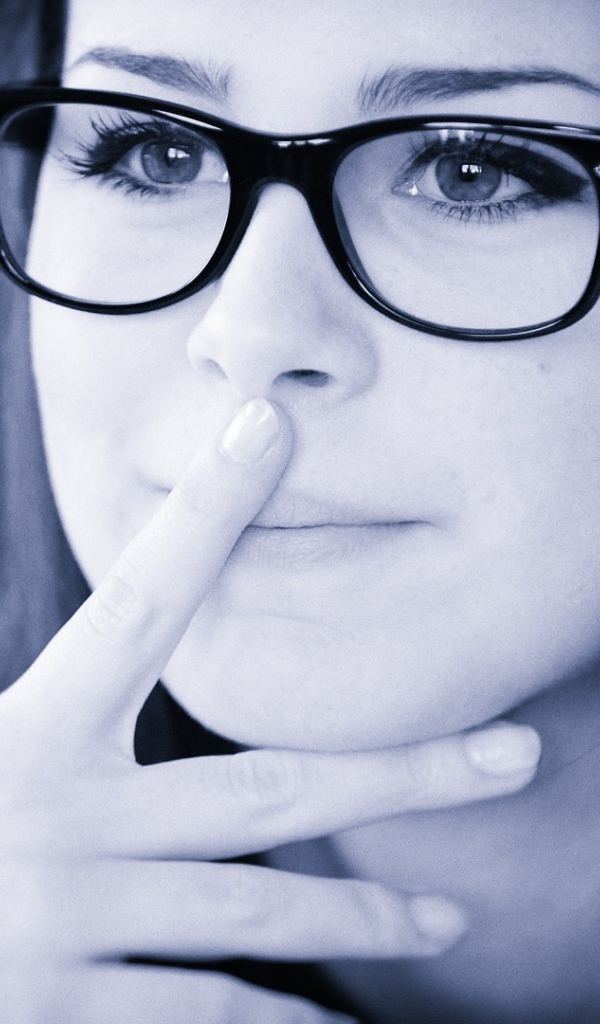 Девушка в очках Лена Майер-Ландрут