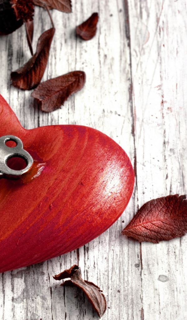 Ключ на деревянном сердце