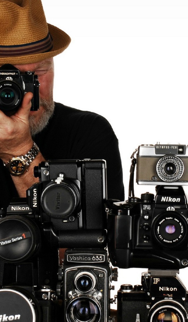 Фотограф с фотоаппаратами Никон