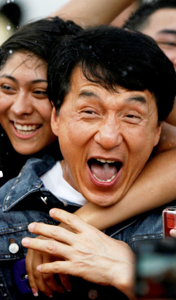 Джеки Чан с поклонниками