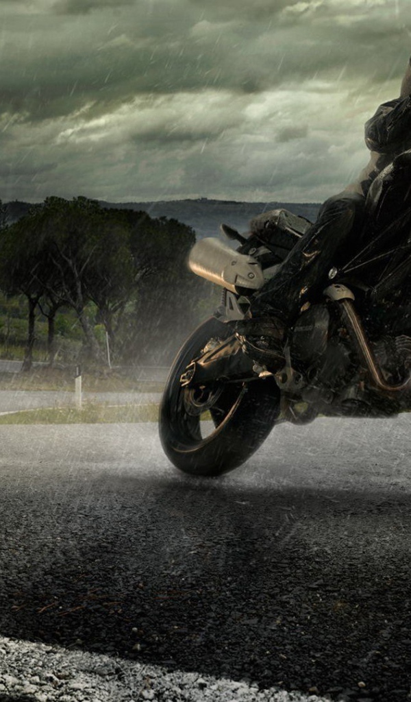 Мотоциклист уходит от погони