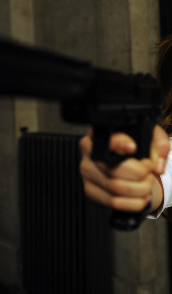 Девочка с пистолетом в фильме Пипец