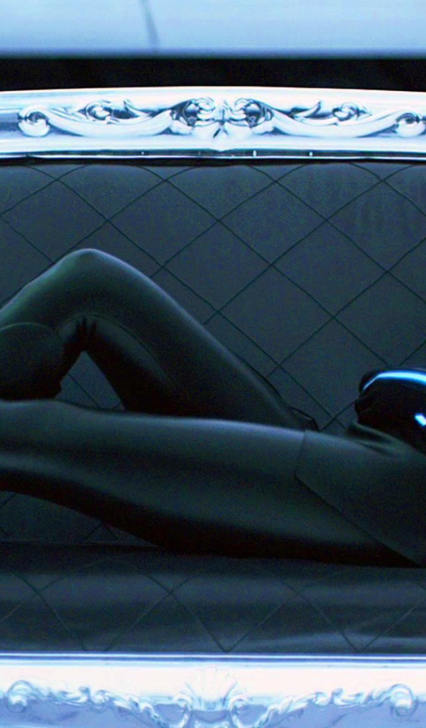 Оливия Уайдли из фильма Трон Наследие