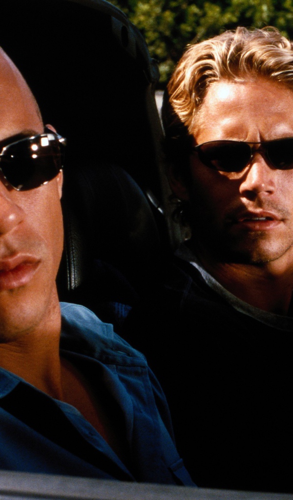 Пол Уокер и Вин Дизель в фильме Форсаж