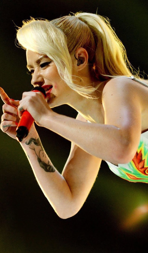 Игги Азалия на сцене