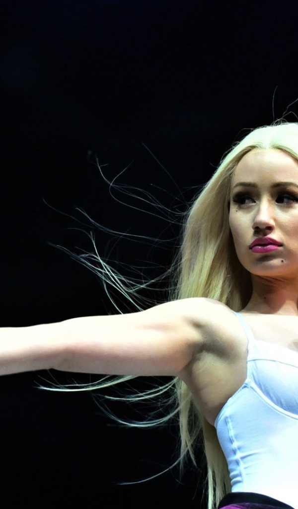 Популярная певица Игги Азалия