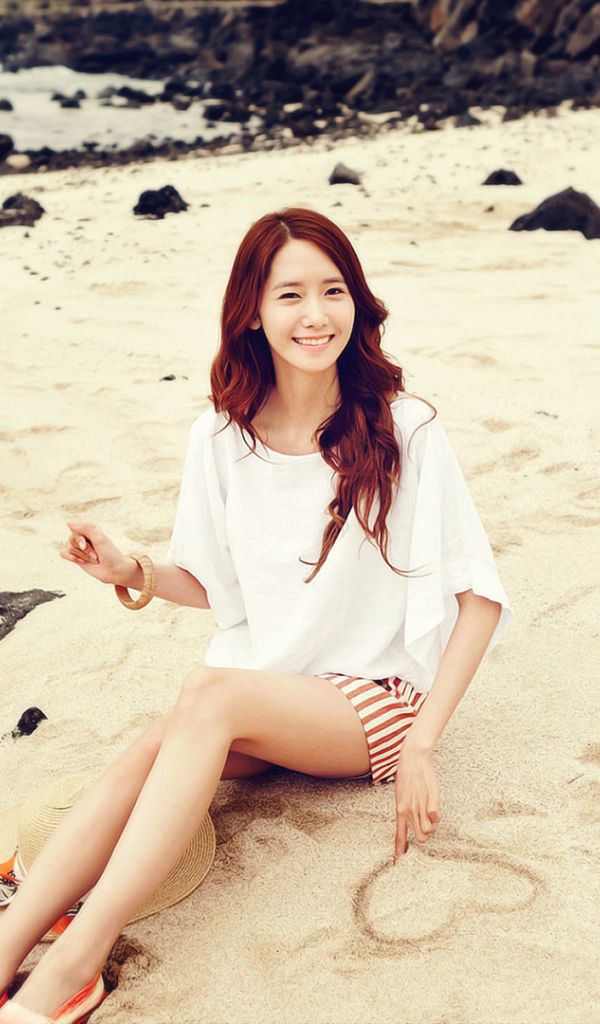 Солистка Girls’ Generation Юонна на пляже