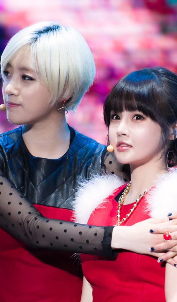 Две участницы группы T-ara