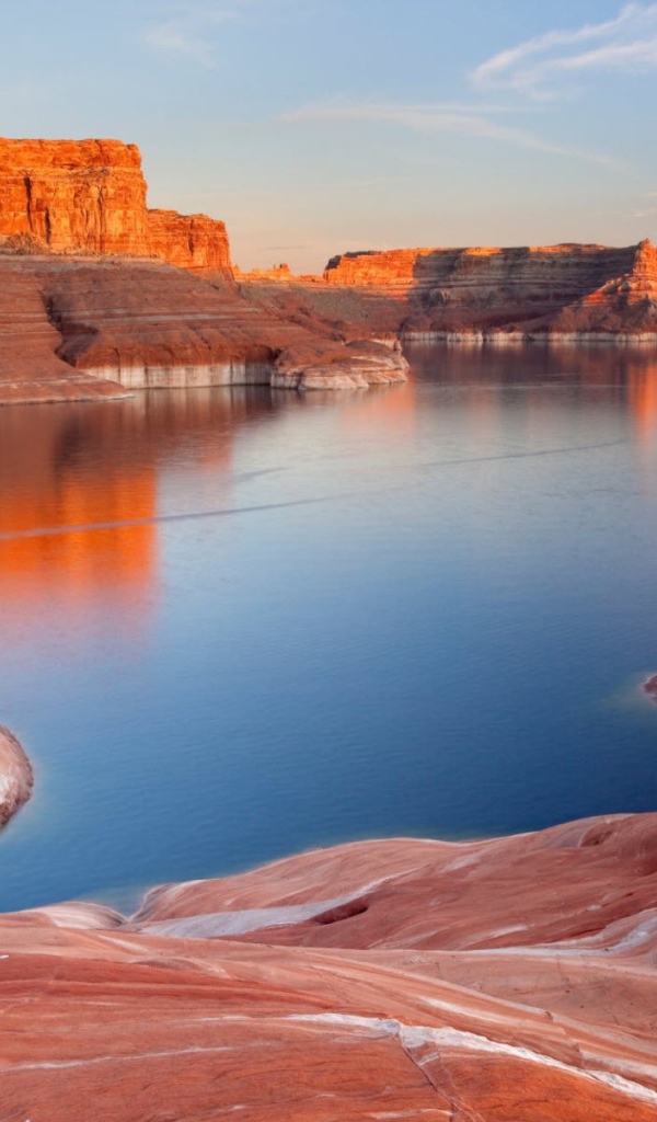 Каньон затоплен водой