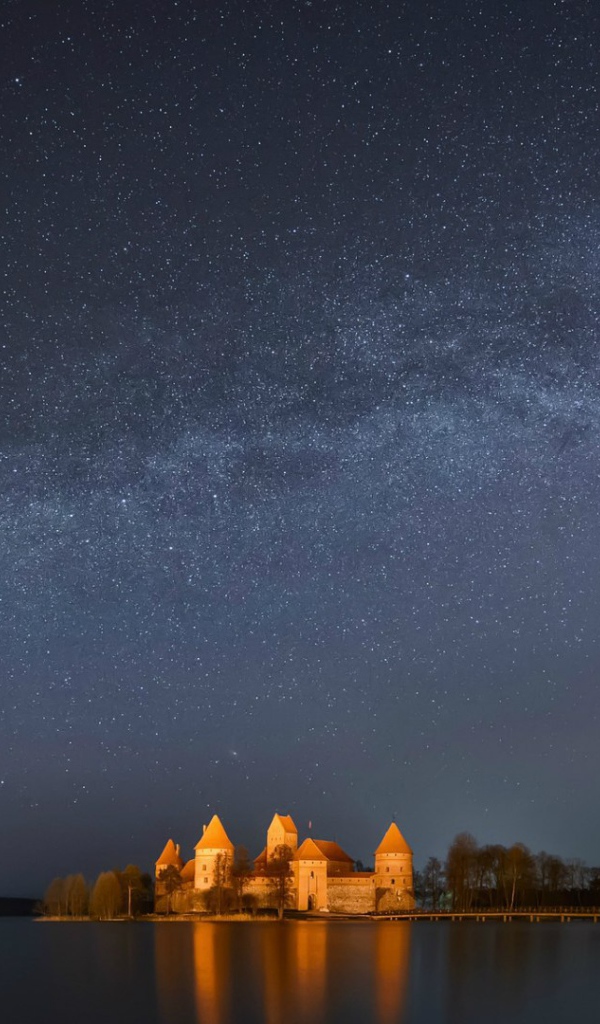 Замок под млечным путем