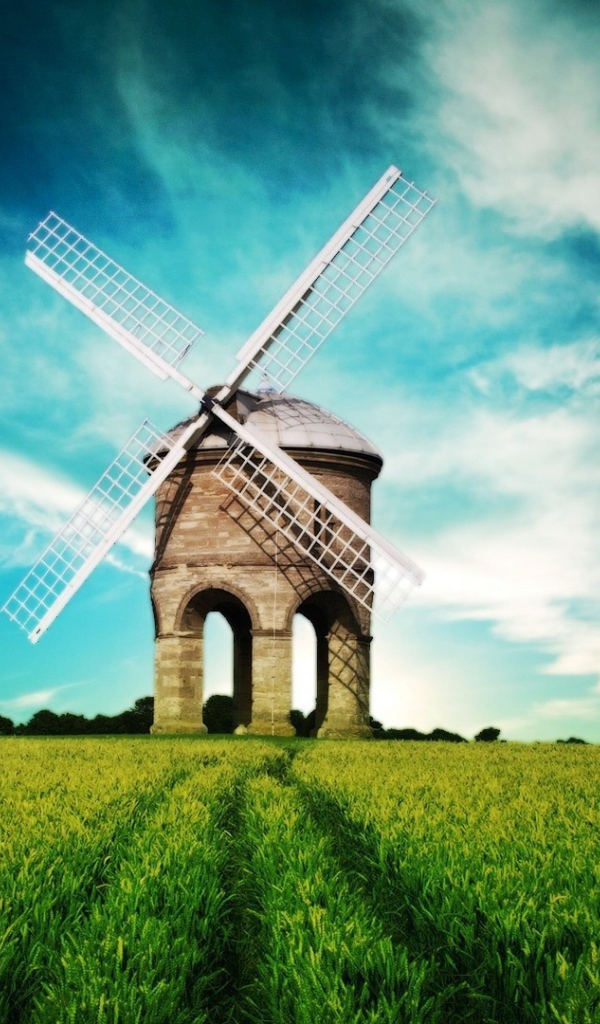 Массивная ветряная мельница из камня