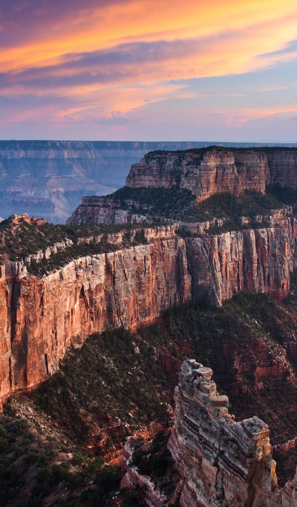 Оранжевые облака над каньоном