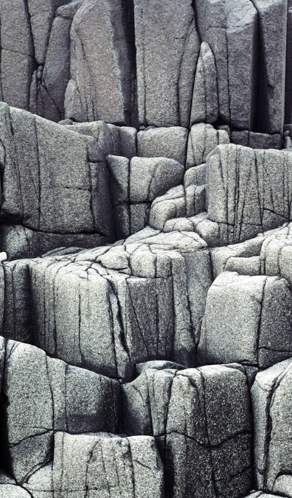 Нагромождение серых скал