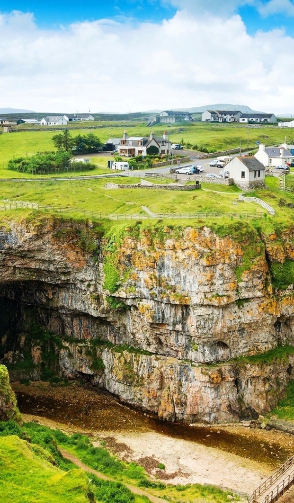 Каменная пещера на окраине села