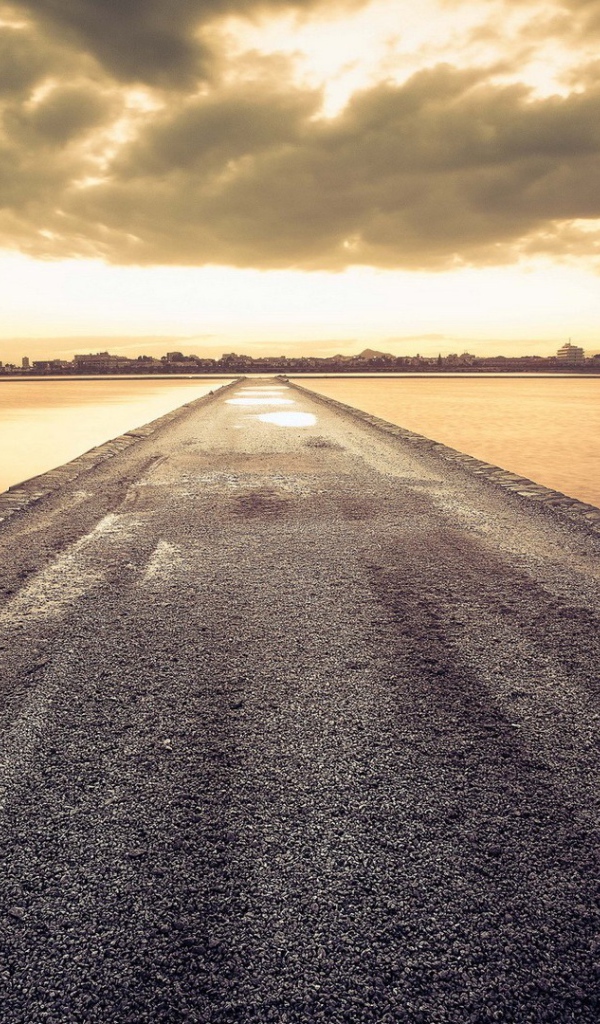 Дорога среди воды