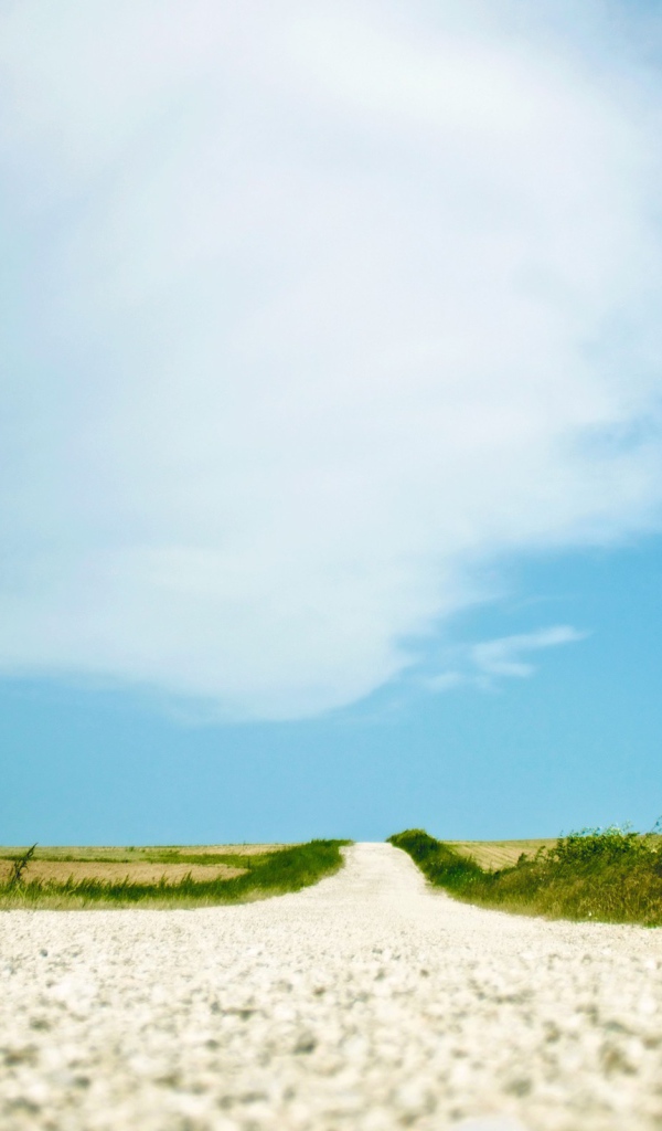 Дорога из белой гальки