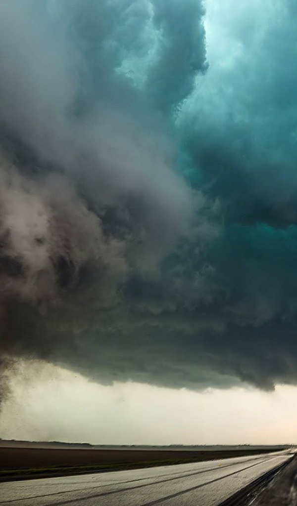 Два мощных торнадо