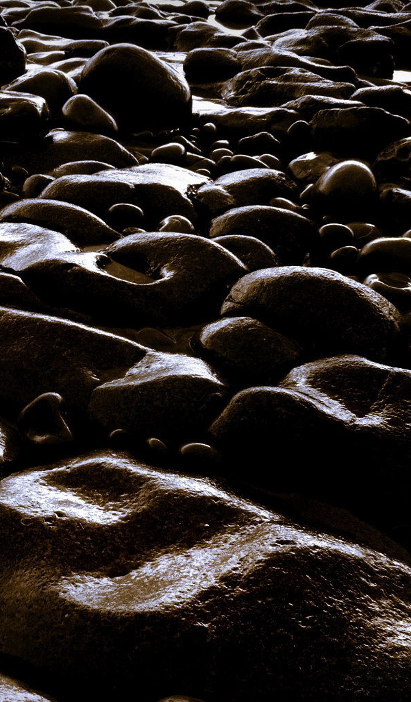 Блестящие коричневые камни