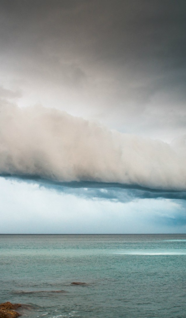 Кучевое облако над морем