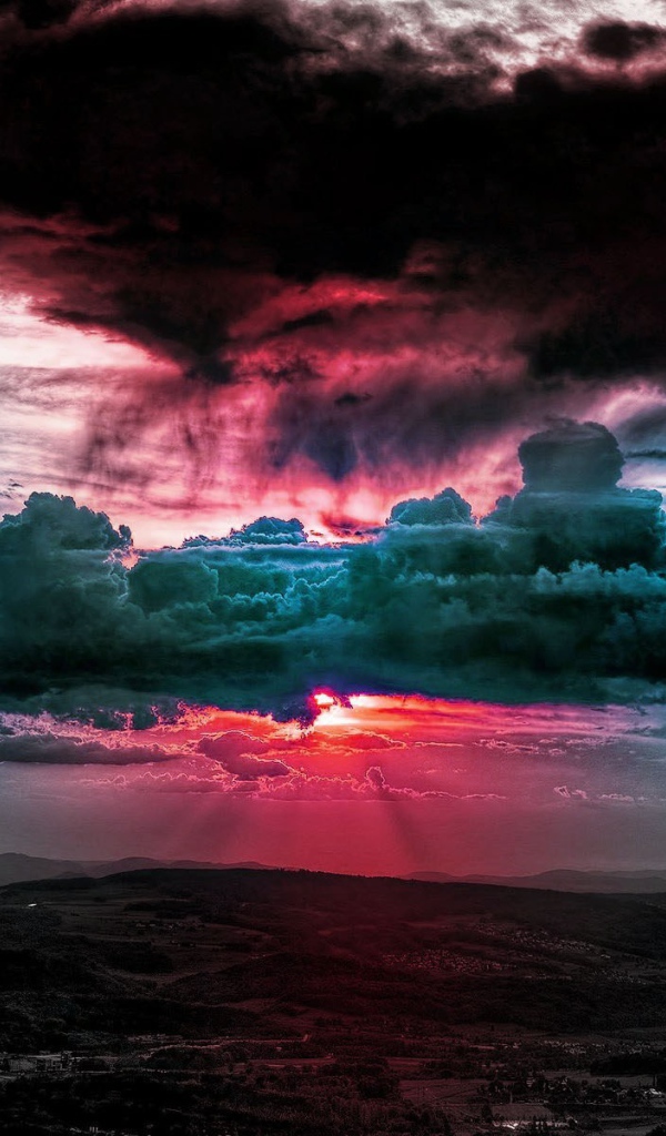 Мрачные облака на горизонте