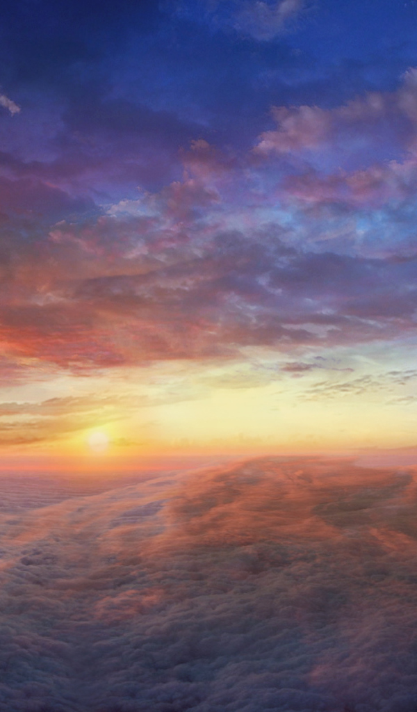 Закат над густыми облаками