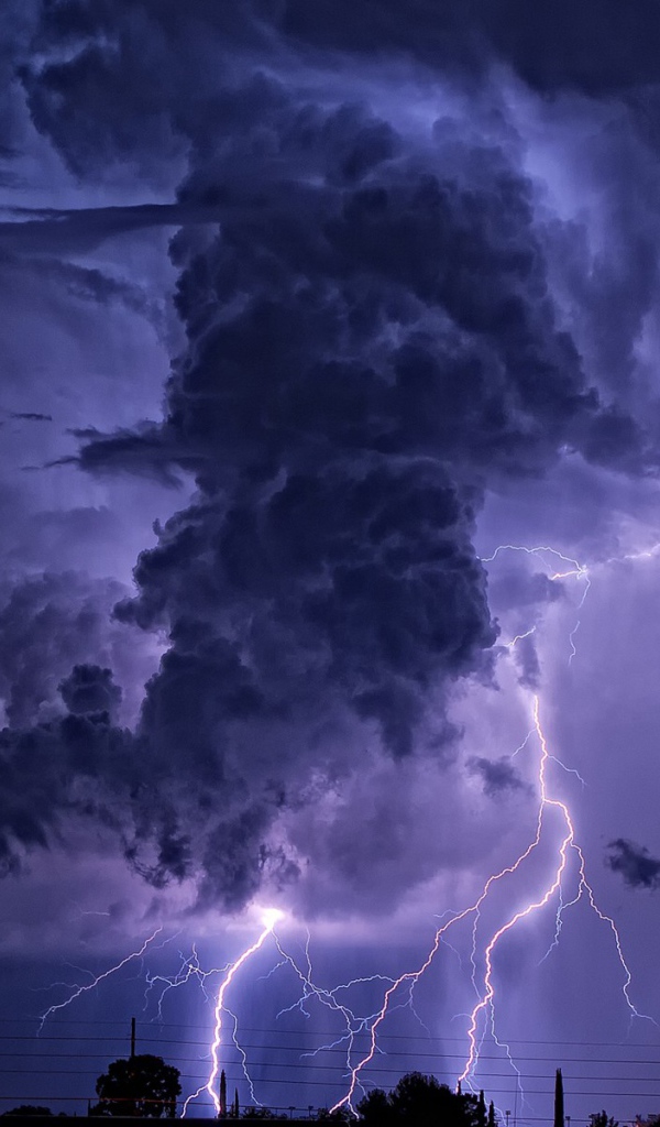 Необычная сильная гроза